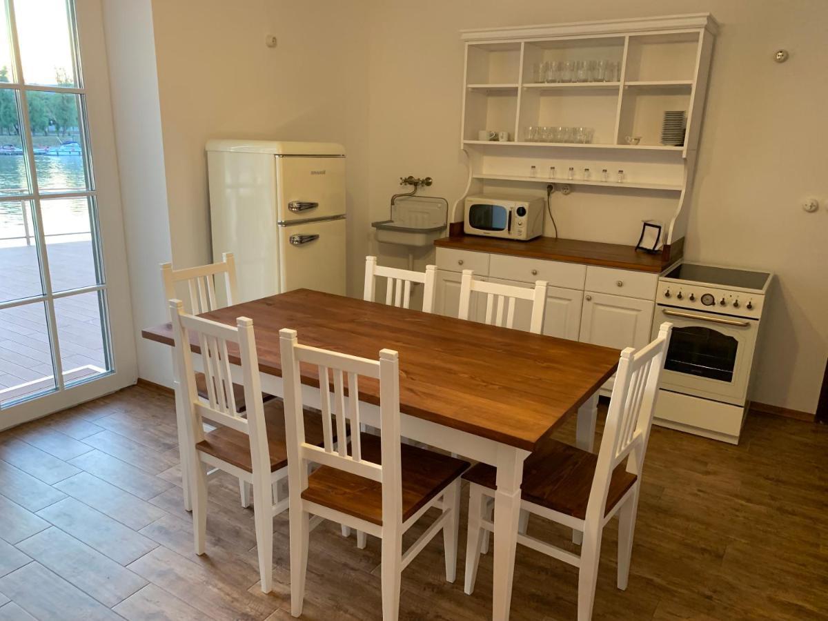Szazesztendos Reveszhaz Apartman Szigetmonostor Buitenkant foto