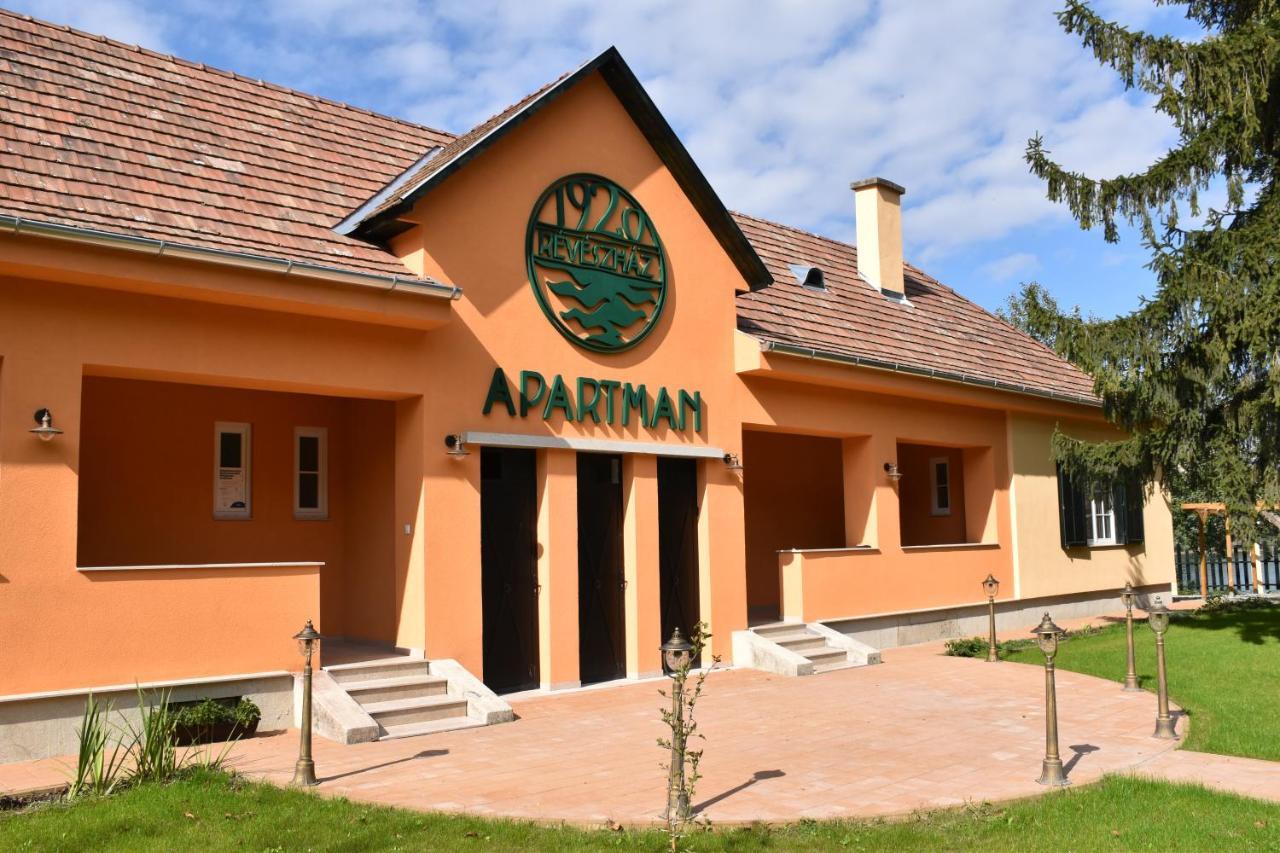 Szazesztendos Reveszhaz Apartman Szigetmonostor Buitenkant foto