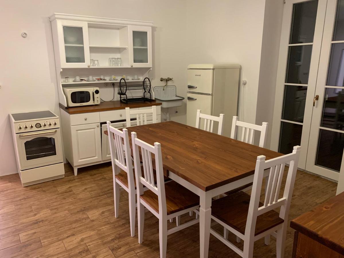 Szazesztendos Reveszhaz Apartman Szigetmonostor Buitenkant foto